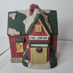 1994 Collection Ceramic Fire Station  Christmas Village House Lighted